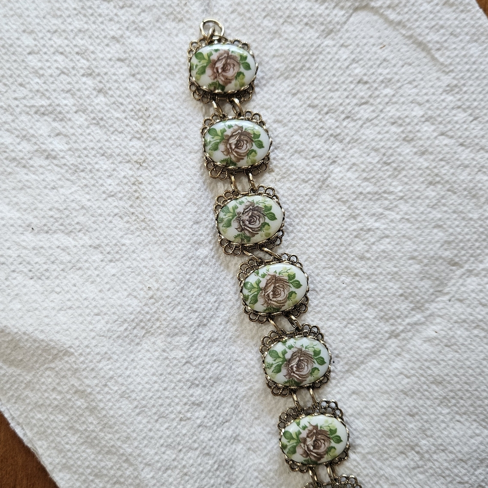 VNT Porcelain Rose Cameo Bracelet - Picture 3 of 11